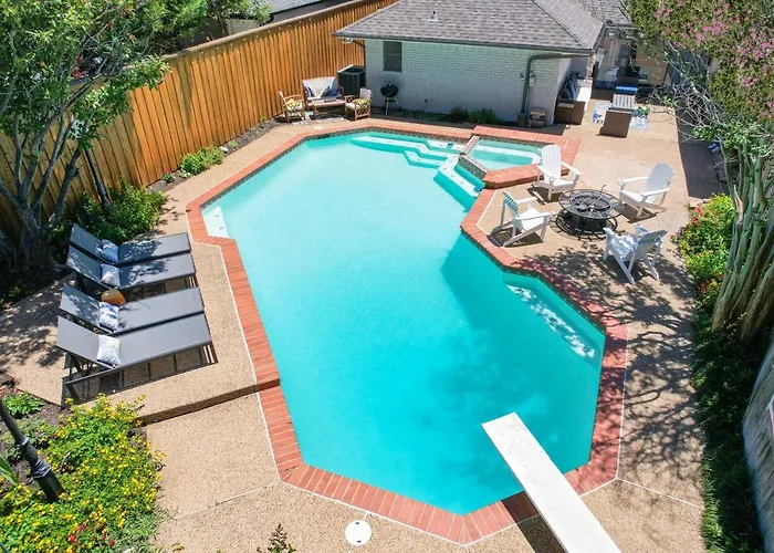 5 Bdr Modern Home With A Firepit, Heated Pool & Spa